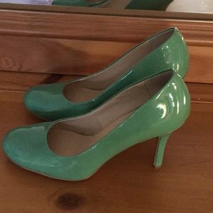 Size 7 Nine West Green Patent Leather Heels